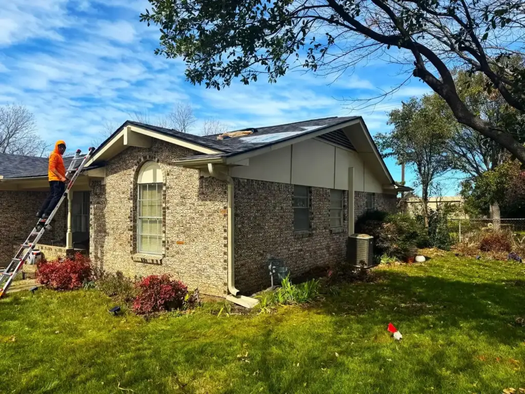 Casas Pro roofer installing shingles
