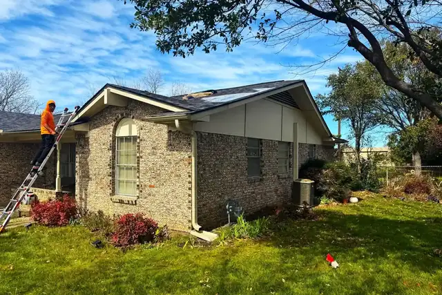 Casas Pro roofer installing shingles